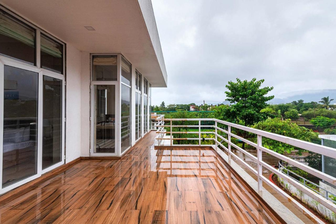 Sierra Skies By Stayvista - A Mountain-View Villa Featuring A Rooftop Swimming Pool, Jacuzzi, Turf, And A Gym For An Elevated Stay 로나발라 외부 사진