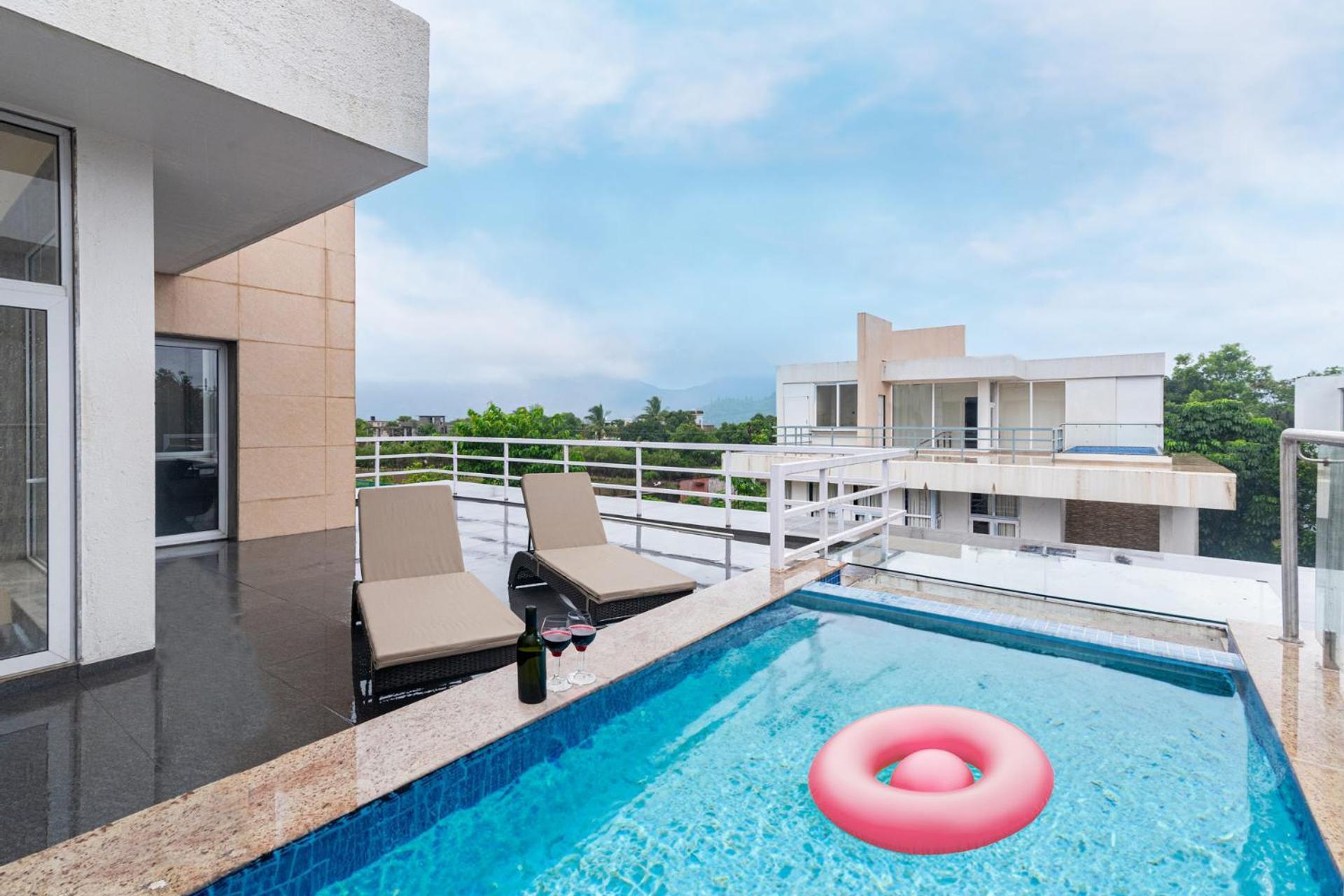 Sierra Skies By Stayvista - A Mountain-View Villa Featuring A Rooftop Swimming Pool, Jacuzzi, Turf, And A Gym For An Elevated Stay 로나발라 외부 사진